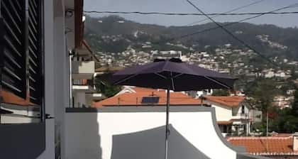 VILLA IN THE CENTER OF FUNCHAL WITH STUNNING VIEWS OVER THE BAY