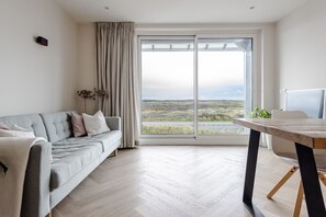 TV - Dunefront Apartment - A perfect getaway location! (Zandvoort)