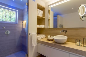Bathtub, hair dryer, towels
