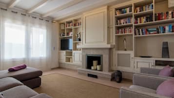 TV, fireplace, DVD player, table tennis