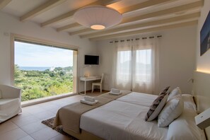 6 bedrooms, iron/ironing board, free WiFi, bed sheets