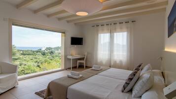 6 bedrooms, iron/ironing board, free WiFi, bed sheets