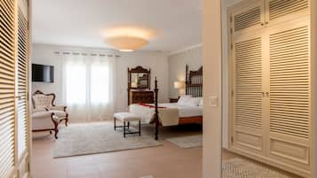 6 bedrooms, iron/ironing board, free WiFi, bed sheets