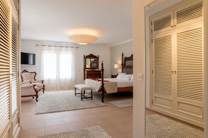 6 عدّة غرف نوم ومكواة/لوح كي وواي فاي مجانًا وملاءات أسرّة