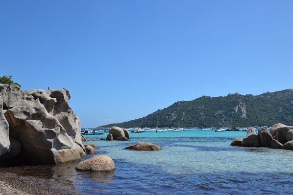 Beach nearby, sun loungers, beach towels