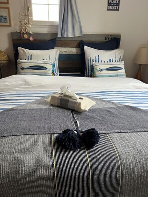 4 bedrooms, desk, iron/ironing board, travel crib
