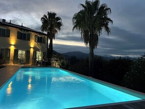 Alberca al aire libre y alberca climatizada
