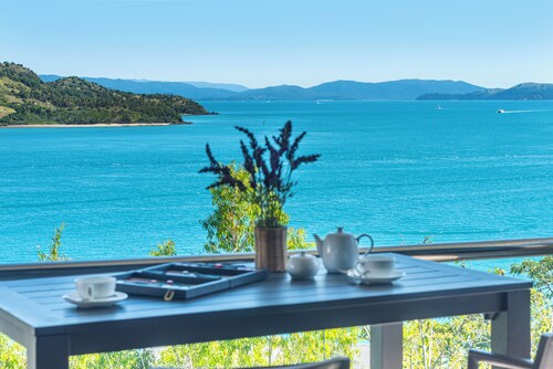 Waves 6, Waves 6 on Hamilton Island