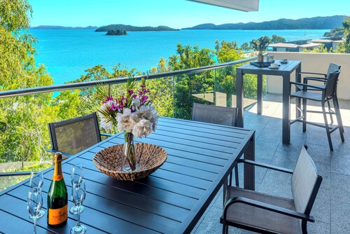 Waves 6, Waves 6 on Hamilton Island