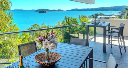 Waves 6, Waves 6 on Hamilton Island