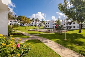 Property grounds - Apartment 'Son Bou Gardens Sup 2' with Sea View, Shared Pool and Wi-Fi (Menorca)