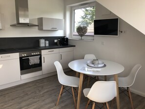 Fridge, oven, stovetop, dishwasher - Elbblick 1, right on the Dove Elbe, close to the city (Hamburg)