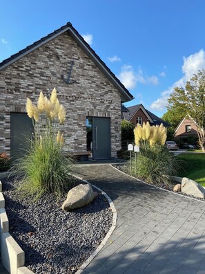 Property grounds - Elbblick 1, right on the Dove Elbe, close to the city (Hamburg)