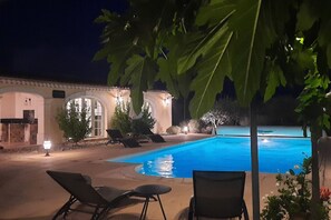 Outdoor pool - Echappée en Provence
Villa with 2 apartments around a swimming pool.  (Rochegude)