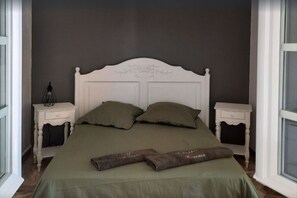 2 slaapkamers, een bureau, een strijkplank/strijkijzer, gratis wifi