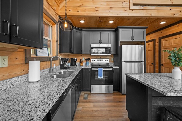 Refrigerador, microondas, horno y parrilla de estufa 