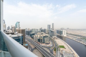 Design Apartment | View from room - SuperHost - Breathtaking Canal Views From this Cozy Apartment (Dubai)
