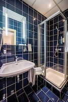 Economy Single Room | Bathroom | Free toiletries, hair dryer, towels, soap