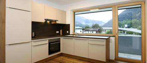 Køleskab, ovn, kogeplade, opvaskemaskine