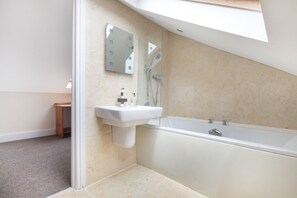 Dusche, Handtücher, Shampoo, Toilettenpapier