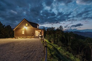Exterior - Private Smoky Mountain destination Above the Clouds (Bryson City)