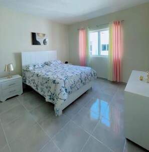 2 bedrooms, desk, iron/ironing board, WiFi