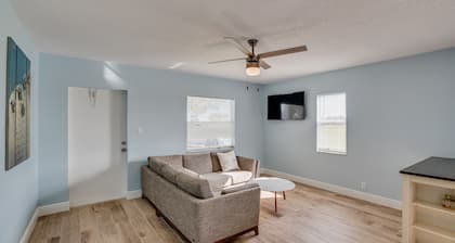 Stunning 2/1 apt. on 4 acres