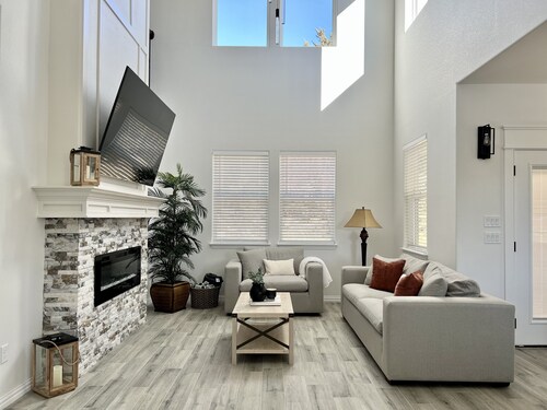 Peaceful Getaway in Granbury with Private Fishing & Gameroom