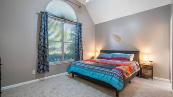 3 bedrooms, desk, iron/ironing board, free WiFi