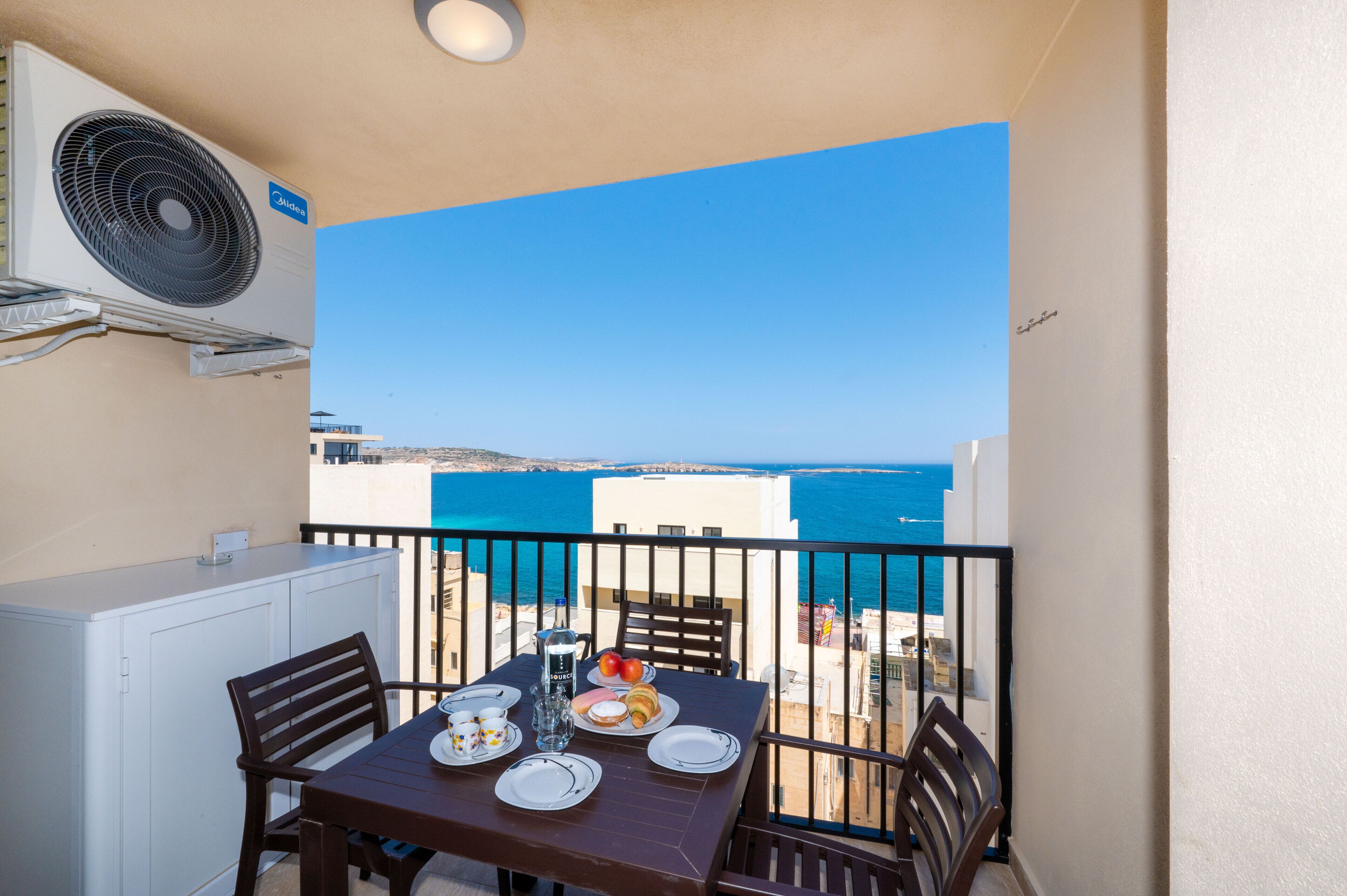 Apartamento estándar, 1 habitación, vistas parciales al mar | Terraza o patio