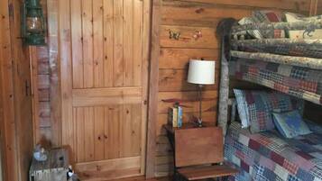 4 bedrooms, desk, iron/ironing board, travel cot