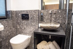 Douche, serviettes fournies