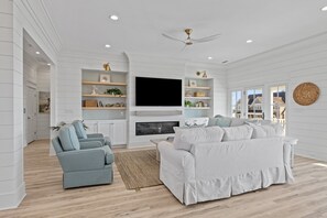 TV - Sea Pearl- Exquisite New Construction with Pool & Rooftop Deck (Atlantic Beach)