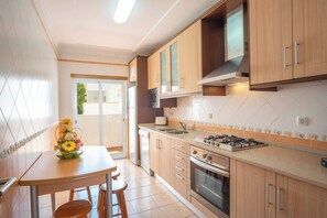 Frigorifero, microonde, forno, lavastoviglie