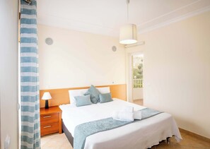 2 chambres, fer et planche Ă repasser, Wi-Fi, draps fournis