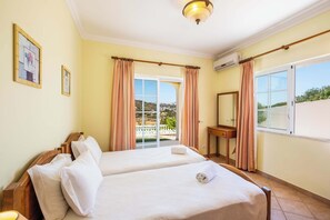 3 bedrooms, iron/ironing board, WiFi, bed sheets - Villa Mendes - Walking distance to the beach (Albufeira)