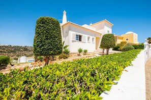 Property grounds - Villa Mendes - Walking distance to the beach (Albufeira)
