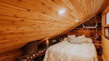 2 bedrooms, travel crib, free WiFi, bed sheets