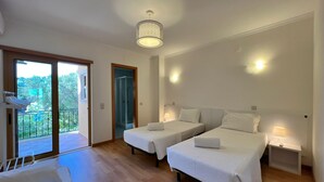 A hotel room with two beds, a balcony with a view, and a shower area. - Villa Filipa III - Beachfront with Jacuzzi (Albufeira)