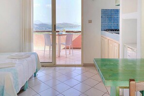 سرير سفر وواي فاي مجانًا