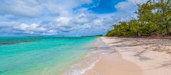 Condo on Jimmyhill Beach