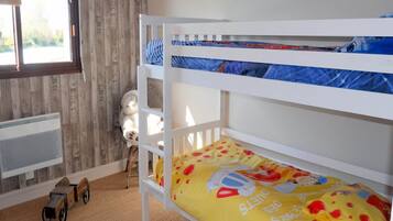 5 bedrooms, iron/ironing board, WiFi