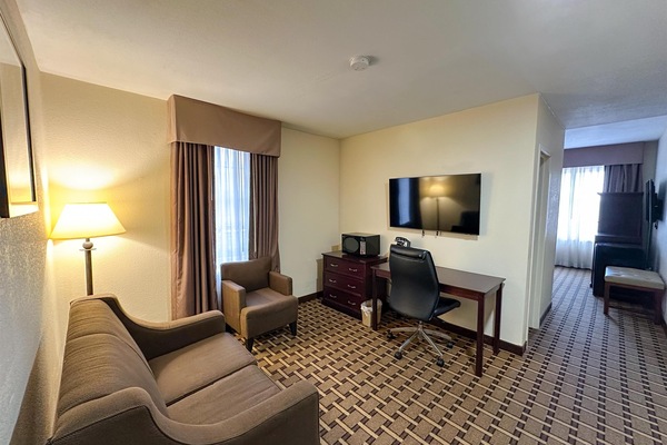 Suite, 1 Tempat Tidur King, Bebas Asap Rokok (Sitting Room) | Meja kerja, ruang kerja ramah laptop, dan tirai kedap cahaya