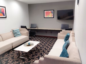 Business center - Sonesta Essential Hotels Overland Park (Overland Park)