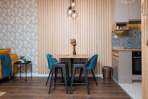 Apartamento familiar, balcón | Servicio de comidas en la habitación