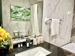 Design Apartment | Bathroom | Bathtub, hair dryer, towels, shampoo - SuperHost - Spacious Apartment In Business Bay With Canal View (Dubai)