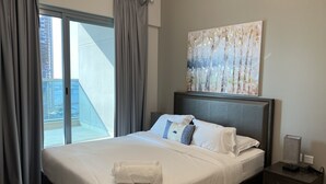 Design Apartment | 1 bedroom, iron/ironing board, WiFi (free), individually furnished - SuperHost - Spacious Apartment In Business Bay With Canal View (Dubai)