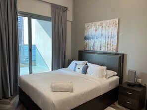 1 bedroom, individually furnished, iron/ironing board, free WiFi - SuperHost - Spacious Apartment In Business Bay With Canal View (Dubai)