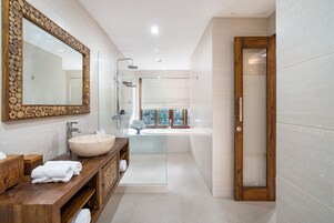 Imperial Room | Bathroom | Free toiletries, hair dryer, bathrobes, slippers