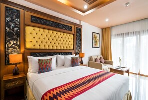 Minibar, in-room safe, desk, laptop workspace - Mayura Ubud Retreat (Mas)